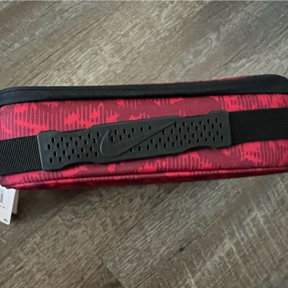 Nike Hard Shell Lunchbox - Picture 4 of 7